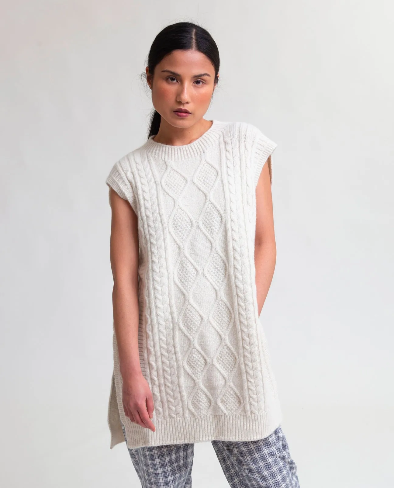 Pippa Lambs Wool Vest In White Un-Dyed